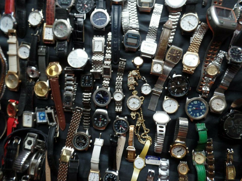 Konvolut von 276 Armbanduhren,Herrenuhren,Damenuhren,Sammlung in Bielefeld