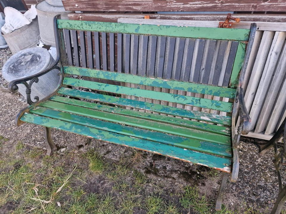 2x Gartenbank Bank Gusseisen Metall Holz in Faßberg