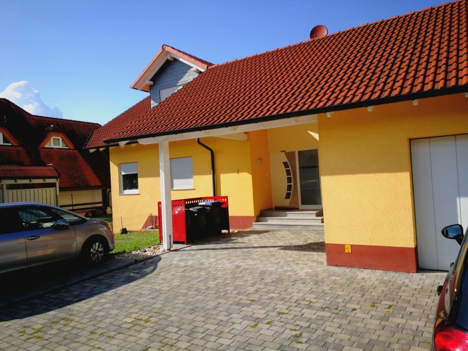 Neuwertige 5-Zimmer-Erdgeschosswohnung mit Terrasse in Großwallstadt