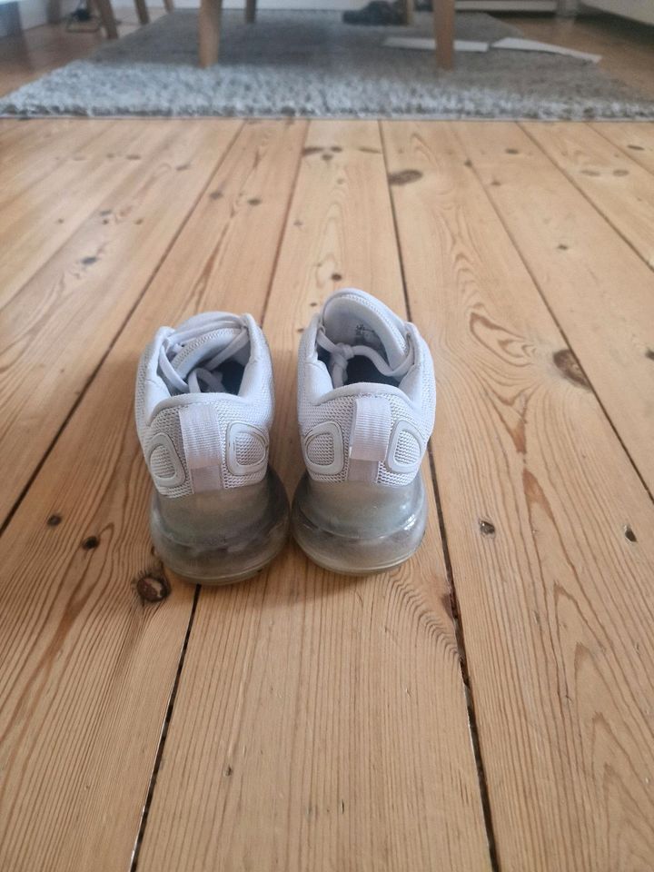 Nike Schuhe in Gr.33 in Berlin