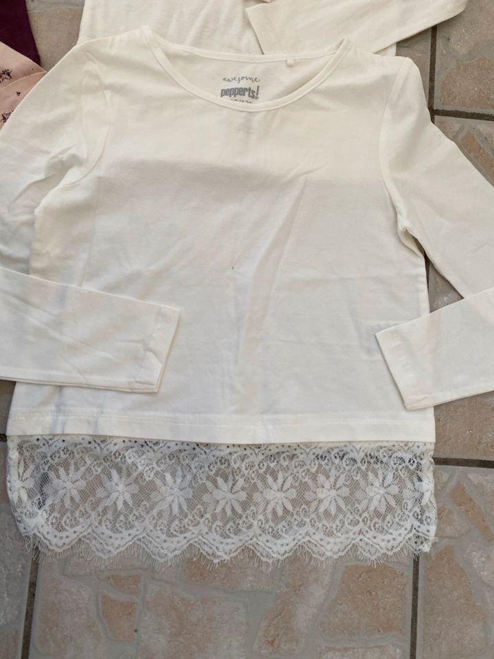 4 NEU 122 128 Mädchen Shirt festlich VERTBAUDET Etikett Pullover in Elze