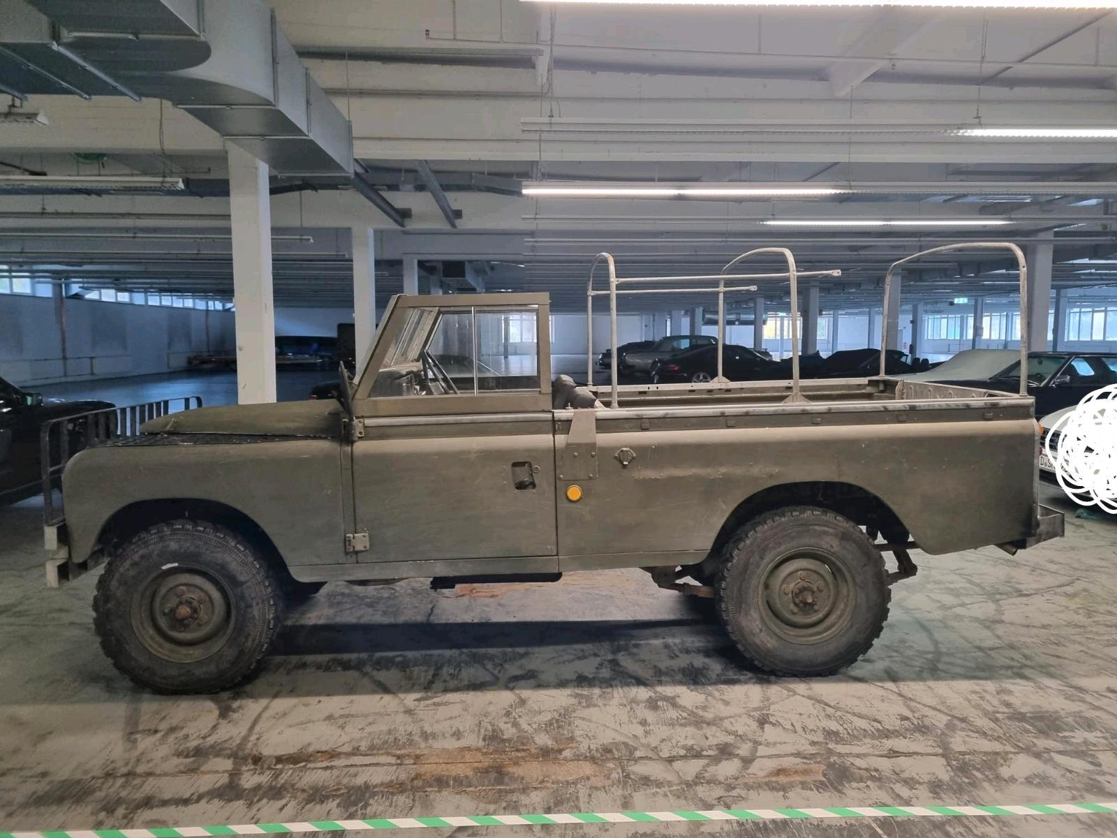 Abbildung des Autos Land Rover 109 Serie III…