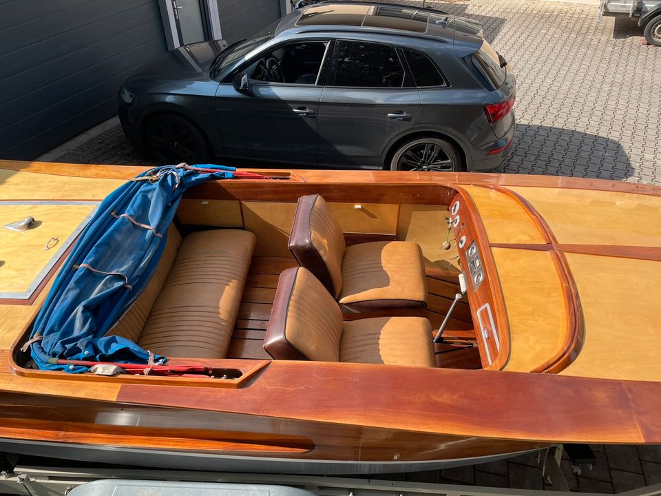 Motorboot / Holzboot - aufwendig restauriert in Mettenheim