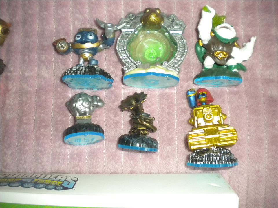 Wii Skylanders Paket Plattform,  Spiel,  und  13 Extra Figuren in Magdeburg