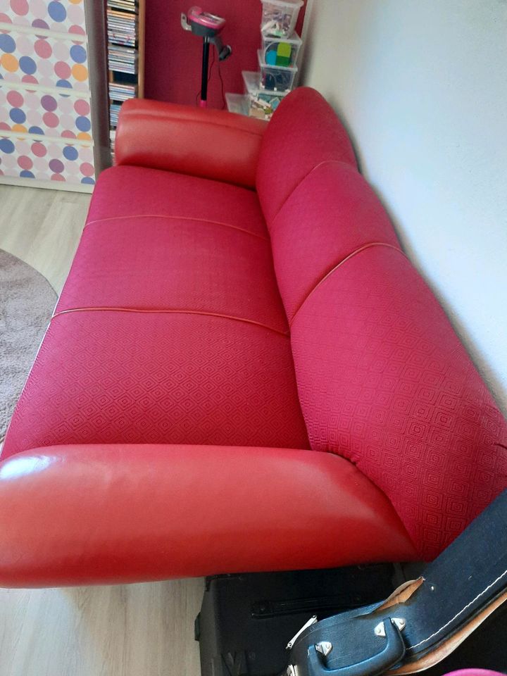 Schönes aufgearbeitet Sofa in Detmold