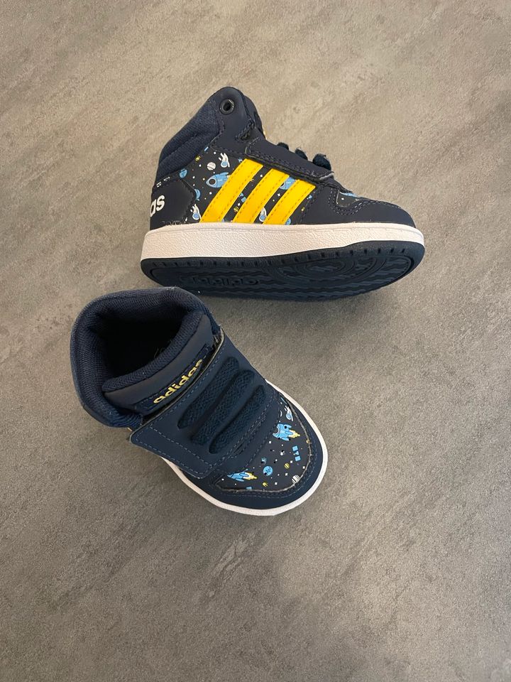 Adidas Sneakers Kinder Größe 20 in Essen