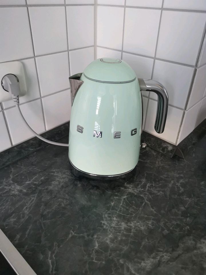 Smeg Wasserkocher Pastellgrün in Köln
