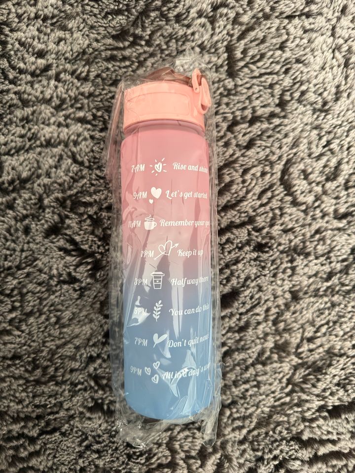 Wasserflasche mit Filter in Rosa/Blau in Wesseling