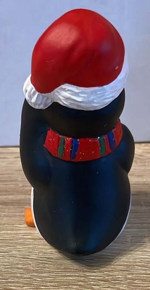 Pinguin Figur Weihnachten in Altensteig