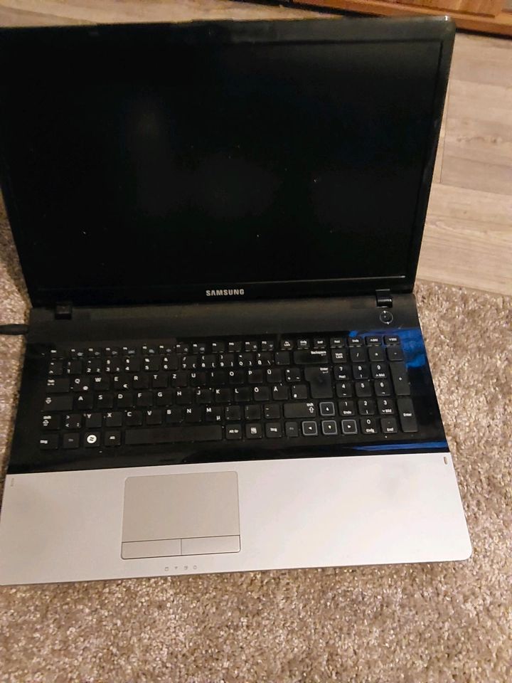 Samsung Laptop 17zoll i3 prozessor in Borna