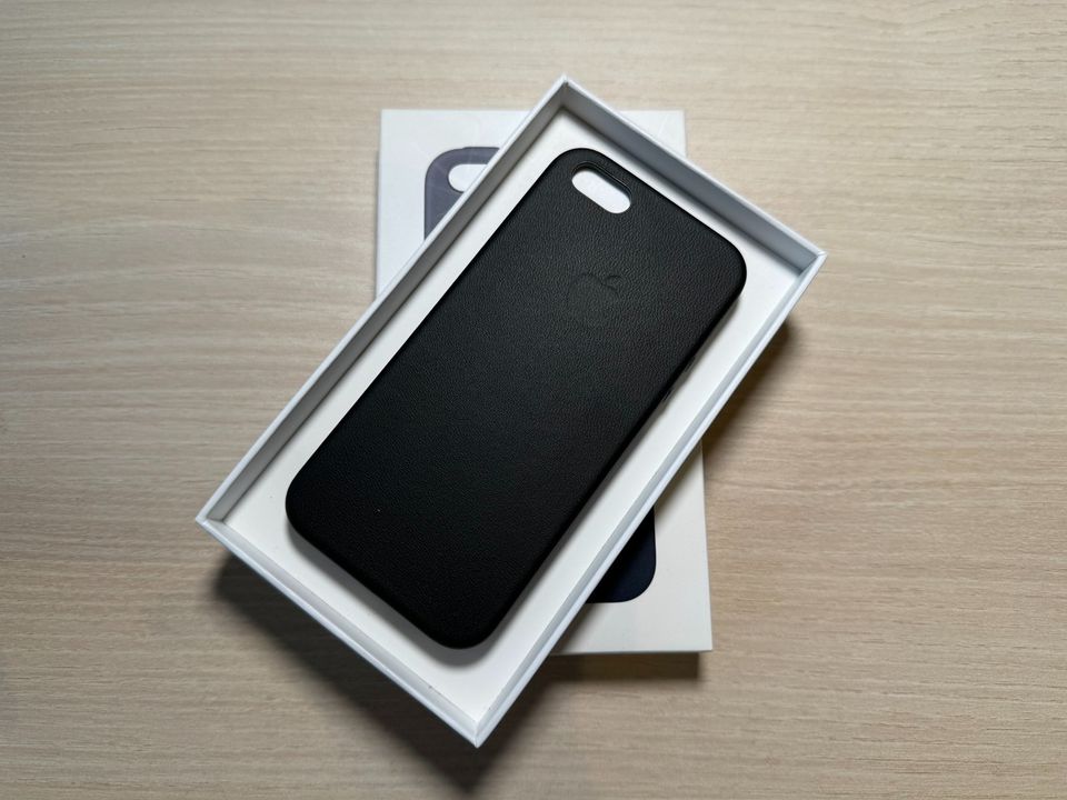 Apple iPhone SE Leather Case Neu in Walting