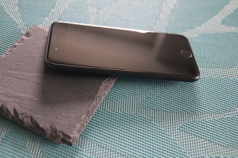 Apple iPhone 7 32GB in schwarz in Vierhöfen