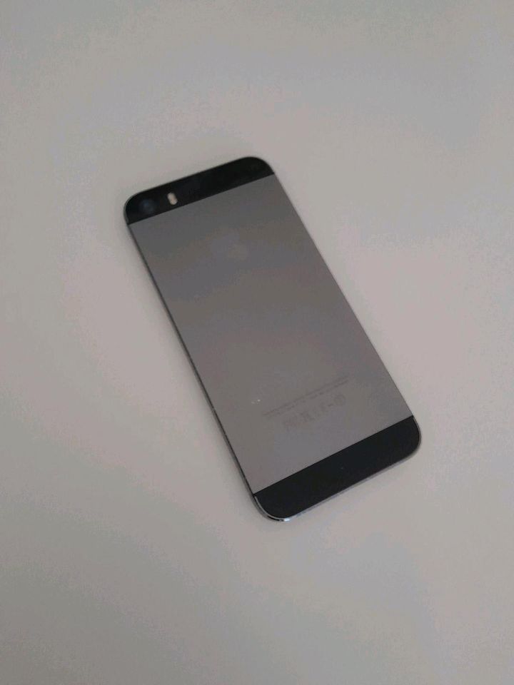 Iphone 5s 64 GB in grau-schwarz in Lengerich