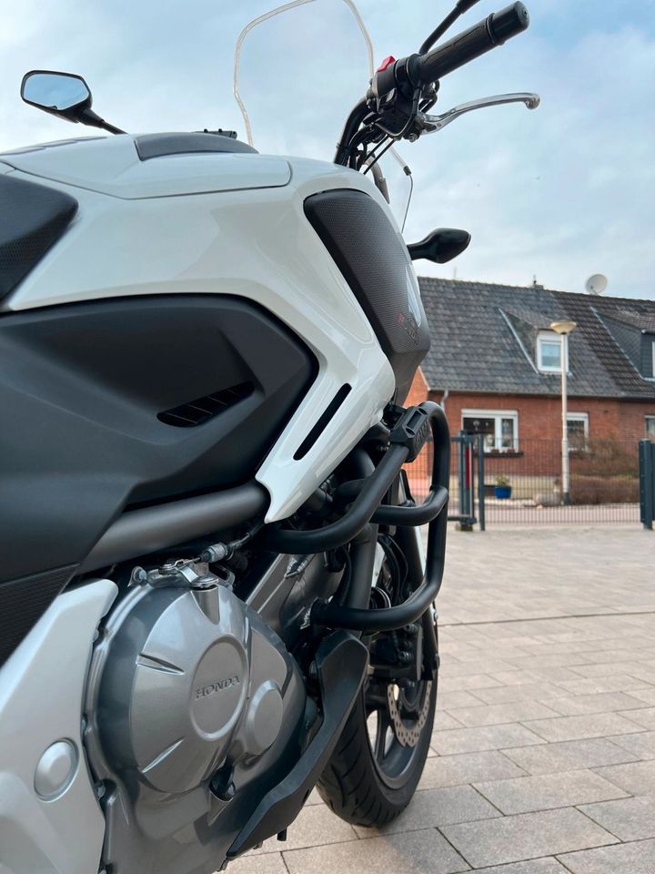 Honda NC700X mit vielen Zubehörteilen aus 1.Hand im TOP-Zustand! in Emmerich am Rhein