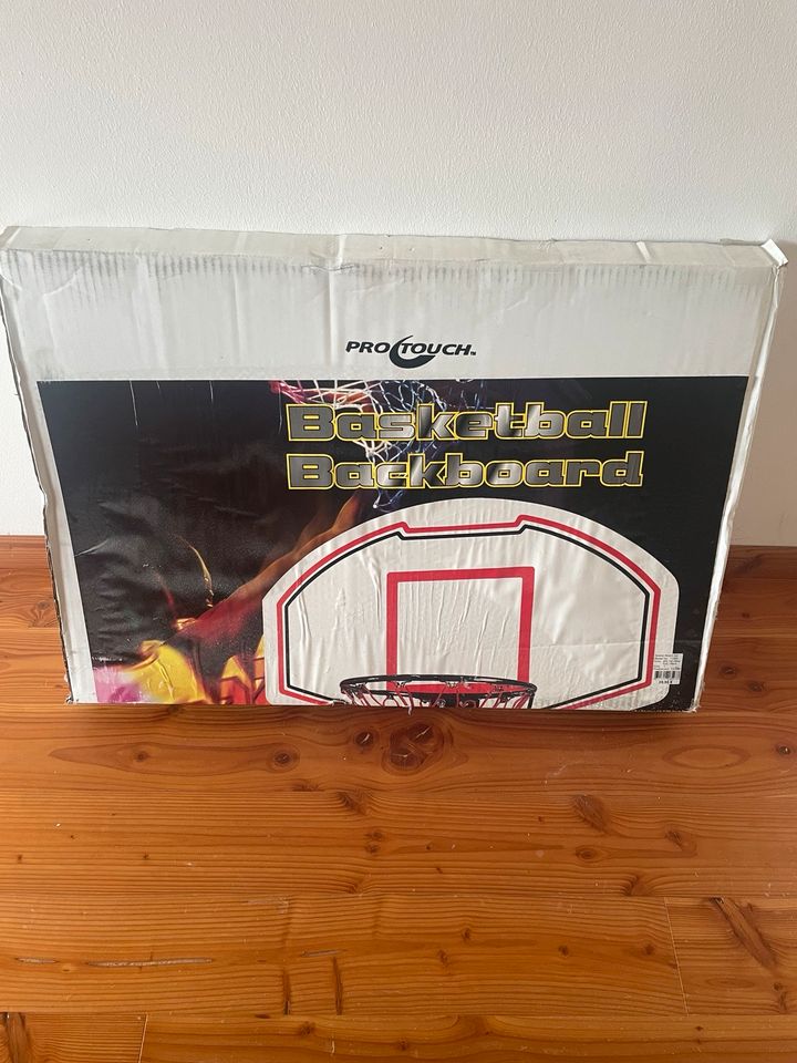 Originalverpackter ProTouch Basketballkorb in Neuss