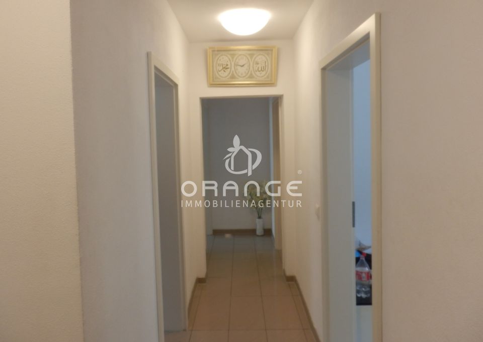 ***Freie Wohnung, 3-4 Zimmer, neues Bad und WC*** in Esslingen