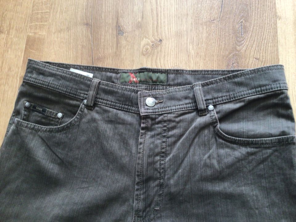 Herrenjeans von Brax, grün-grau, Gr.32, kaum getragen, neuwertig in Buxtehude