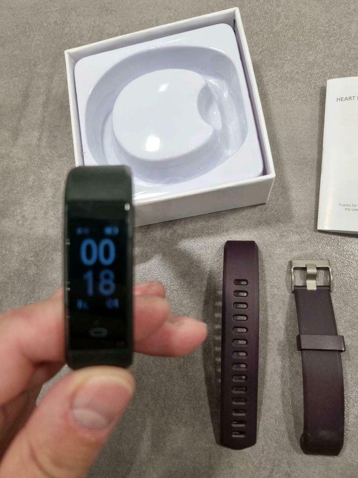 Fitness Tracker FITBIT YG3 Plus HR in Bayern - Amberg | eBay Kleinanzeigen  ist jetzt Kleinanzeigen