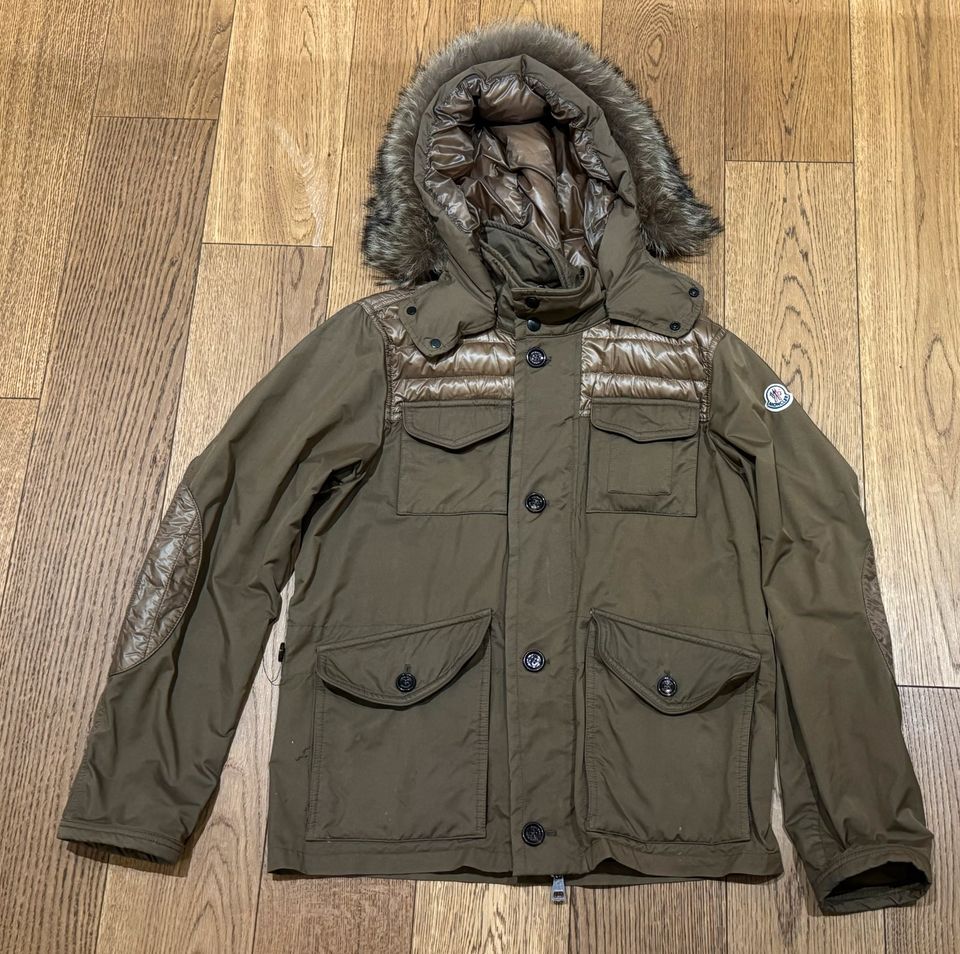 Original Moncler Regenjacke (Gr. 2 M) Braun-Gold mit Pelz Kaputze in Feldafing