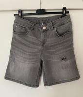 Kurze Jeans von Hallhuber 38 Shorts destroyed Obergiesing-Fasangarten - Obergiesing Vorschau
