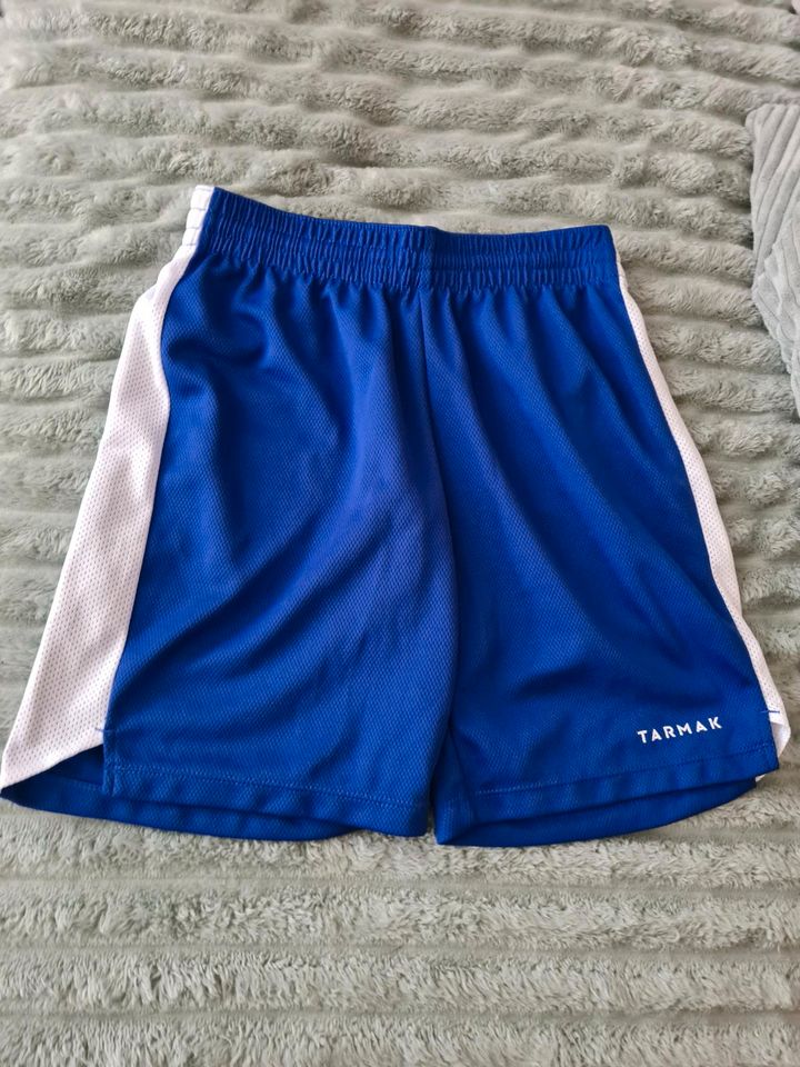 Basketball trikot mit shorts in Velbert