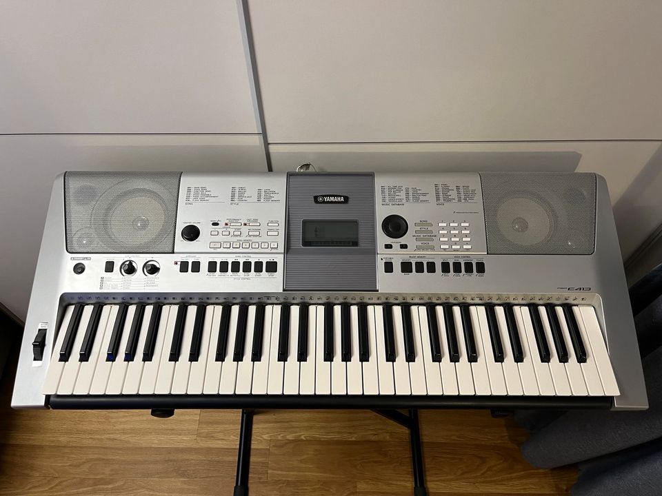 ⭐️KEYBOARD YAMAHA PSR E413 MIT ZUBEHÖR⭐️ in Itzehoe