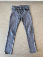 Graue Cheap Monday Jeans Gr. 31/32 Frankfurt am Main - Dornbusch Vorschau