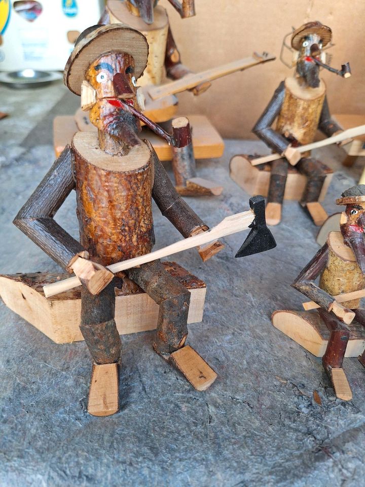 11 Astfiguren. Figuren aus Holz in Winnenden