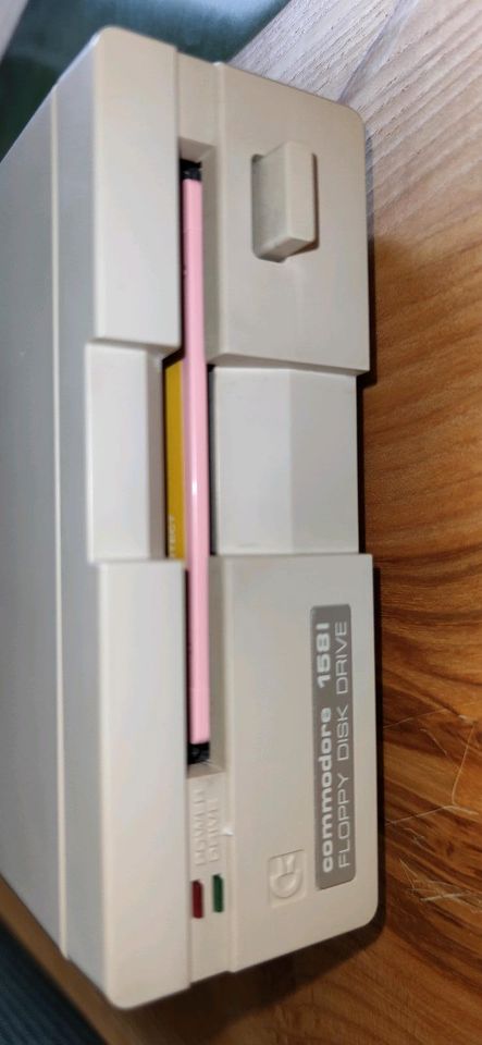 Getestetes Commodore 1581 Diskettenlaufwerk 3,5" für C64/C128 in Lauf a.d. Pegnitz