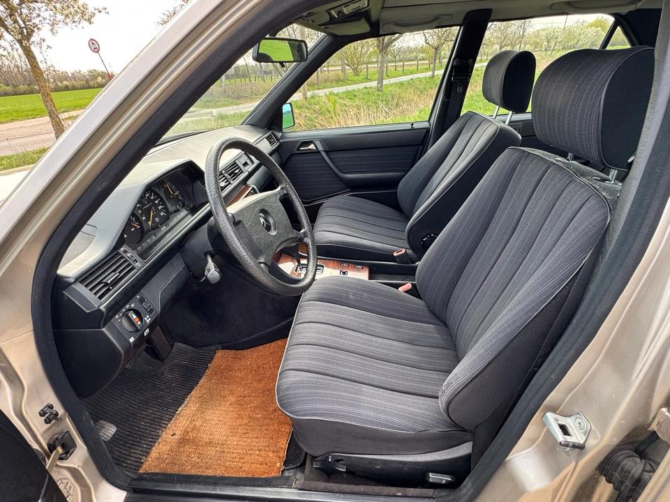 Mercedes Benz W124 300D Mopf Automatik, Schiebedach, 2 Hand in Darmstadt
