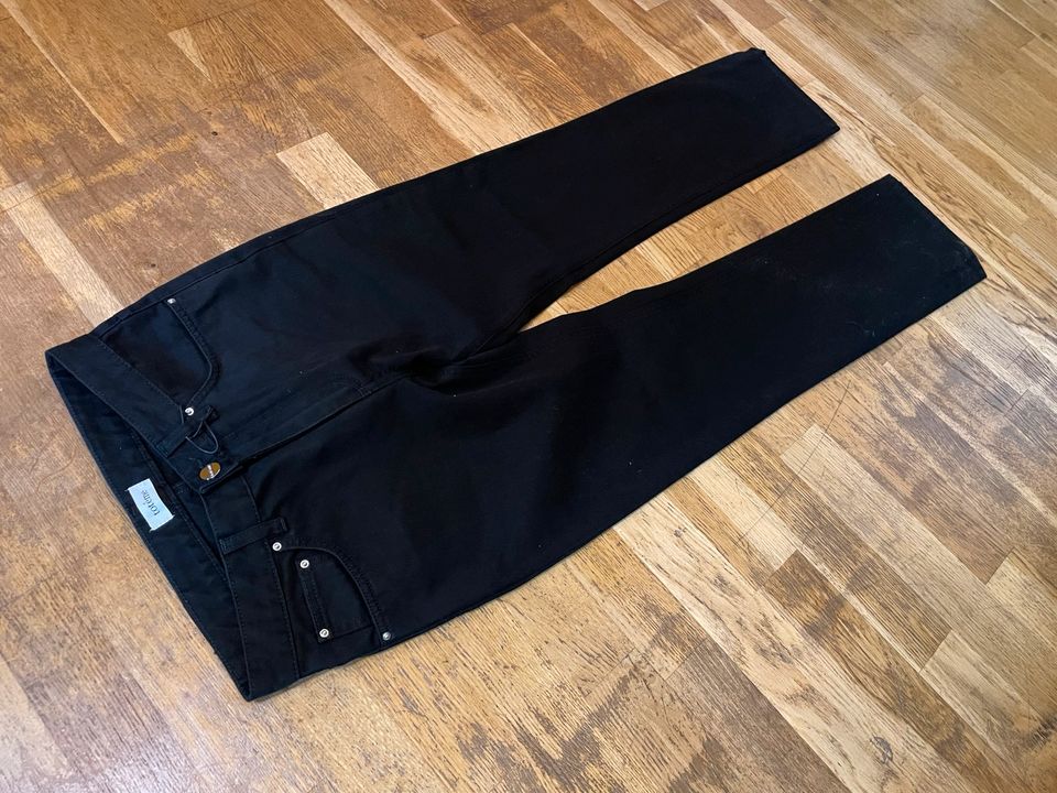 Totême Straight Denim Jeans - Black - W26/L32 - NEU in Berlin