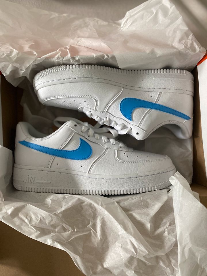 Nike Air Force weiß blau NEU in Hamburg