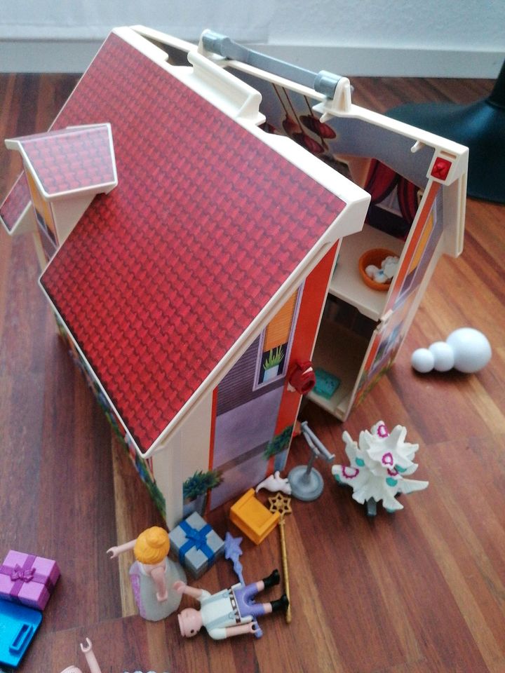 PLAYMOBIL Dollhouse Set, Mitnehm-Puppenhaus mit Figuren in Ludwigsburg