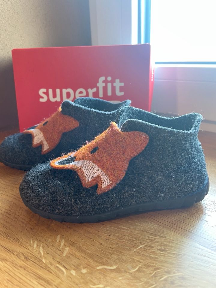 Superfit „Happy“ Hausschuhe 24 Kinderschuhe Schuhe Kinder in Arzfeld