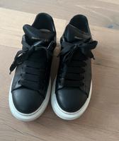 Alexander McQueen Sneaker schwarz Gr. 38,5 Hessen - Sulzbach Vorschau