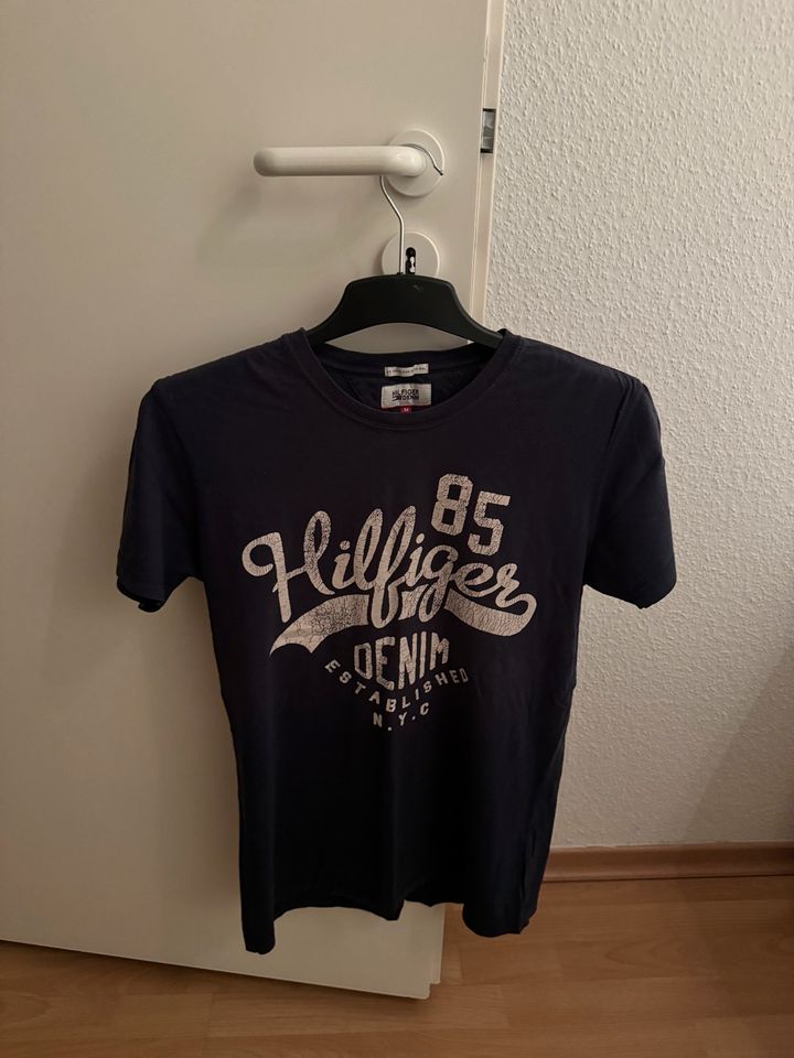 Zwei T-Shirts in Berlin