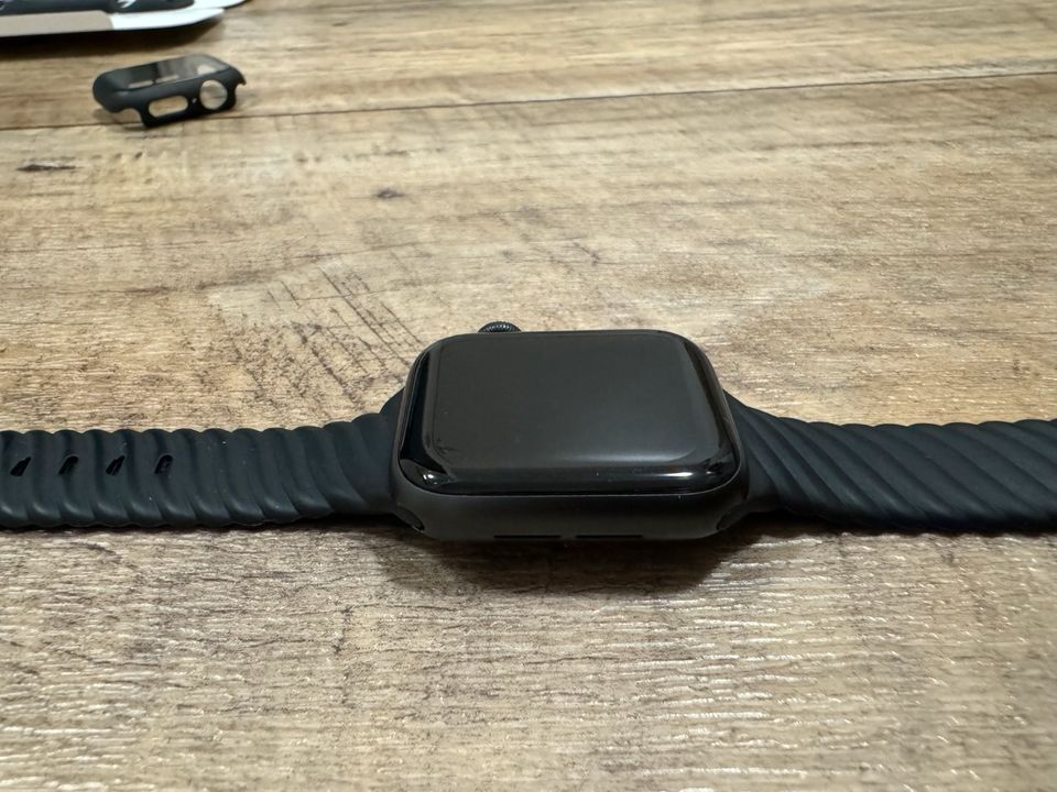 Apple Watch 6 40mm GPS Version in Kamenz
