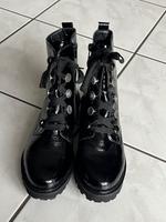 Remonte schwarze Lack-Schnürstiefelette mit Knopfapplikation Gr. Bayern - Markt Schwaben Vorschau