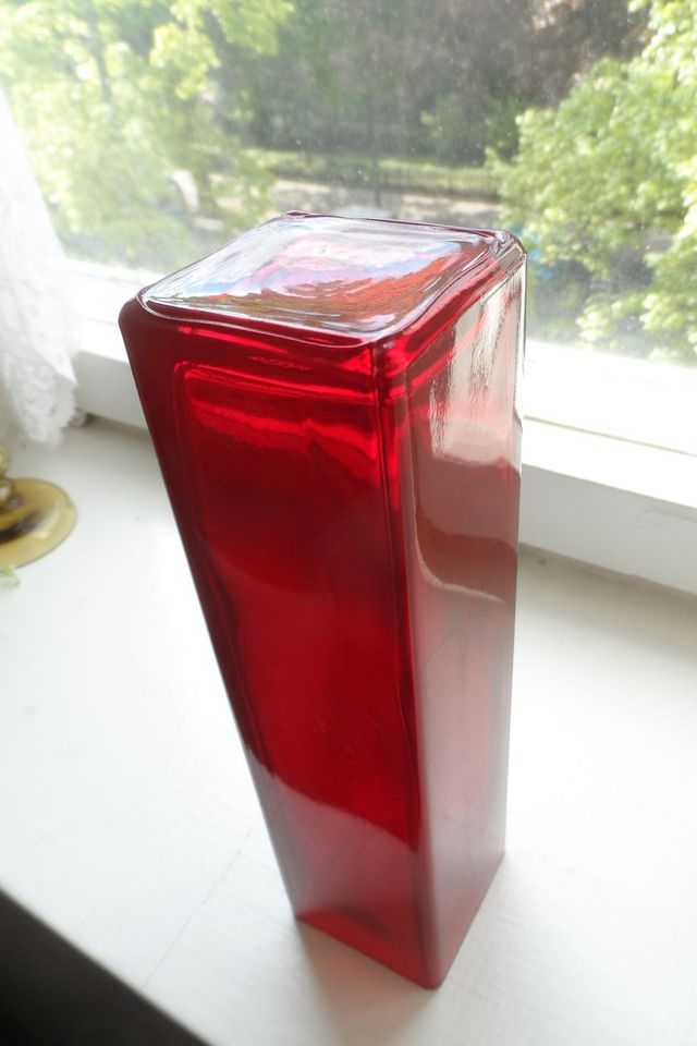 Rotes Kristallglas Blockvase im Vintage Style 21 cm. in Berlin