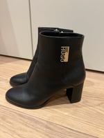 HUGO Hugo Boss Damen Stiefeletten Gr. 38 sehr edel schwarz Leder Hessen - Rödermark Vorschau