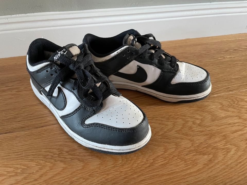 Nike Panda Sneakers 33,5 33 33.5 in Hamburg