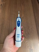 Oral B, elektrische Zahnbürste, mit Batterien Niedersachsen - Worpswede Vorschau