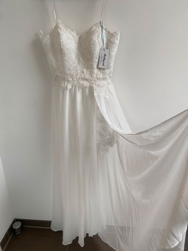 Brautkleid neu kurz mit Überrock Spitze Boho Strand in Mönchengladbach