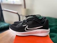 Nike Downshifter 13(Größe 39) Niedersachsen - Holzminden Vorschau
