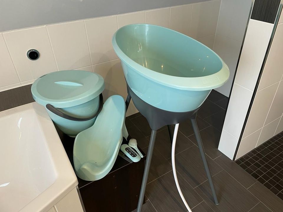 Luma Babywanne Babycare Badewanne und Pflegeset Silt Green in Weisendorf