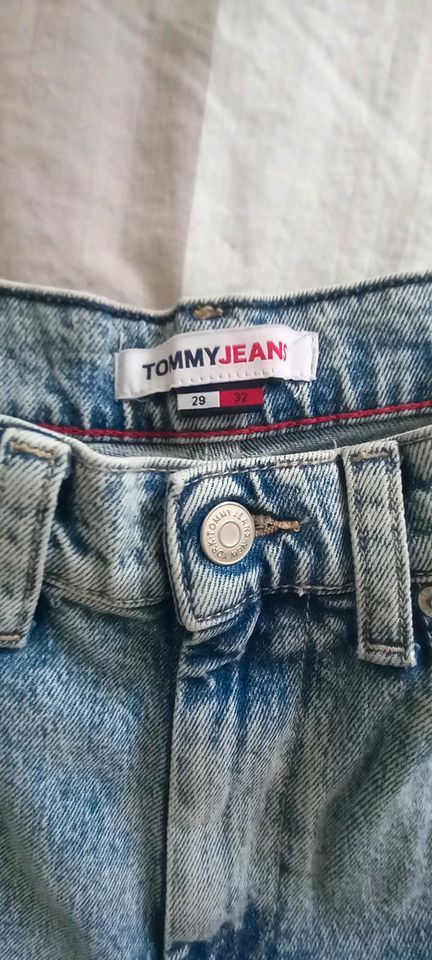 Original Tommy Hilfiger Jeans 29/32 neuwertig in Unna