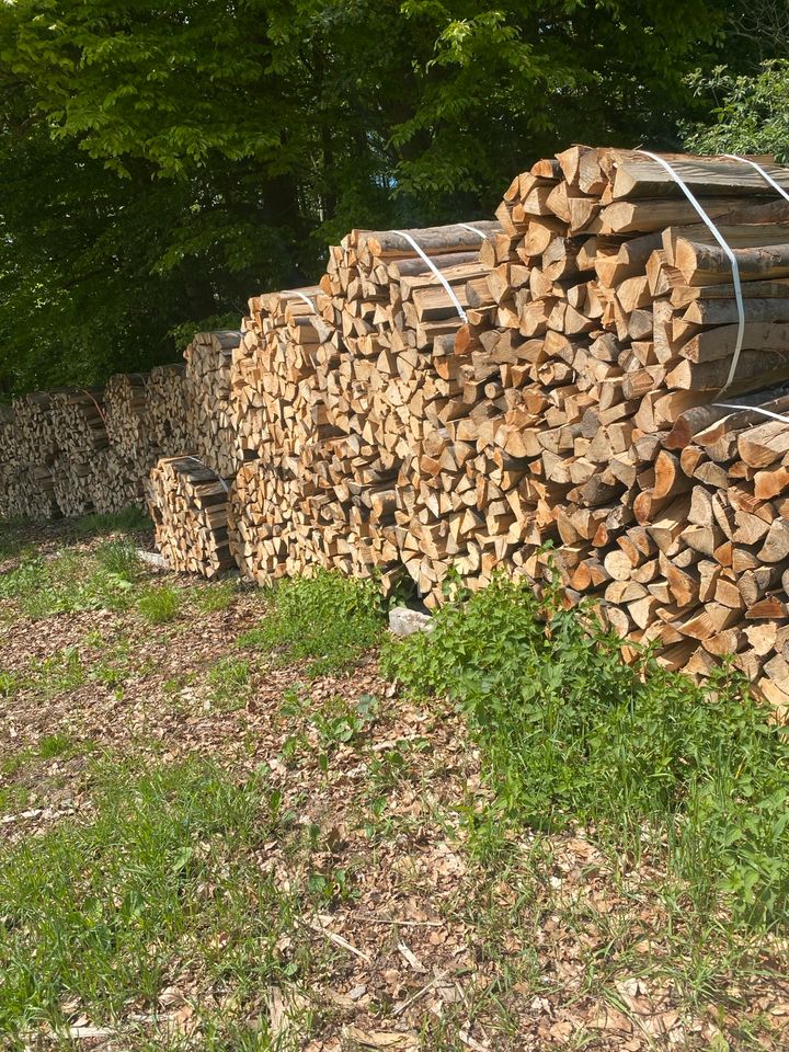 Holzbündel in Reichelsheim (Odenwald)