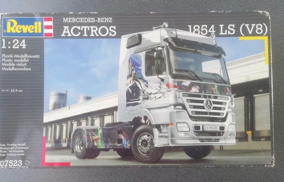 Revell 07523 Mercedes-Benz ACTROS 1854 LS V8 1:24 Bausatz OVP in Bamberg