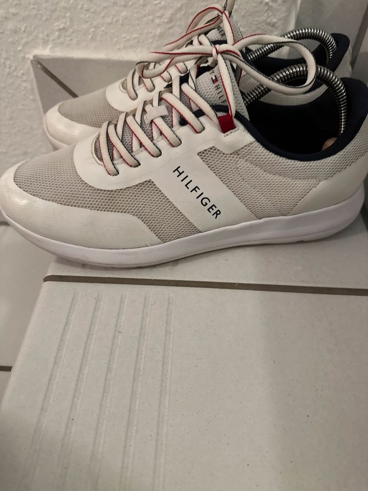 Hilfiger Sneaker Gr. 41 in Renchen