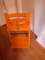 Stokke Tripp Trapp Kinderstuhl orange mit Haltebügel + Lederband Harburg - Hamburg Marmstorf Vorschau